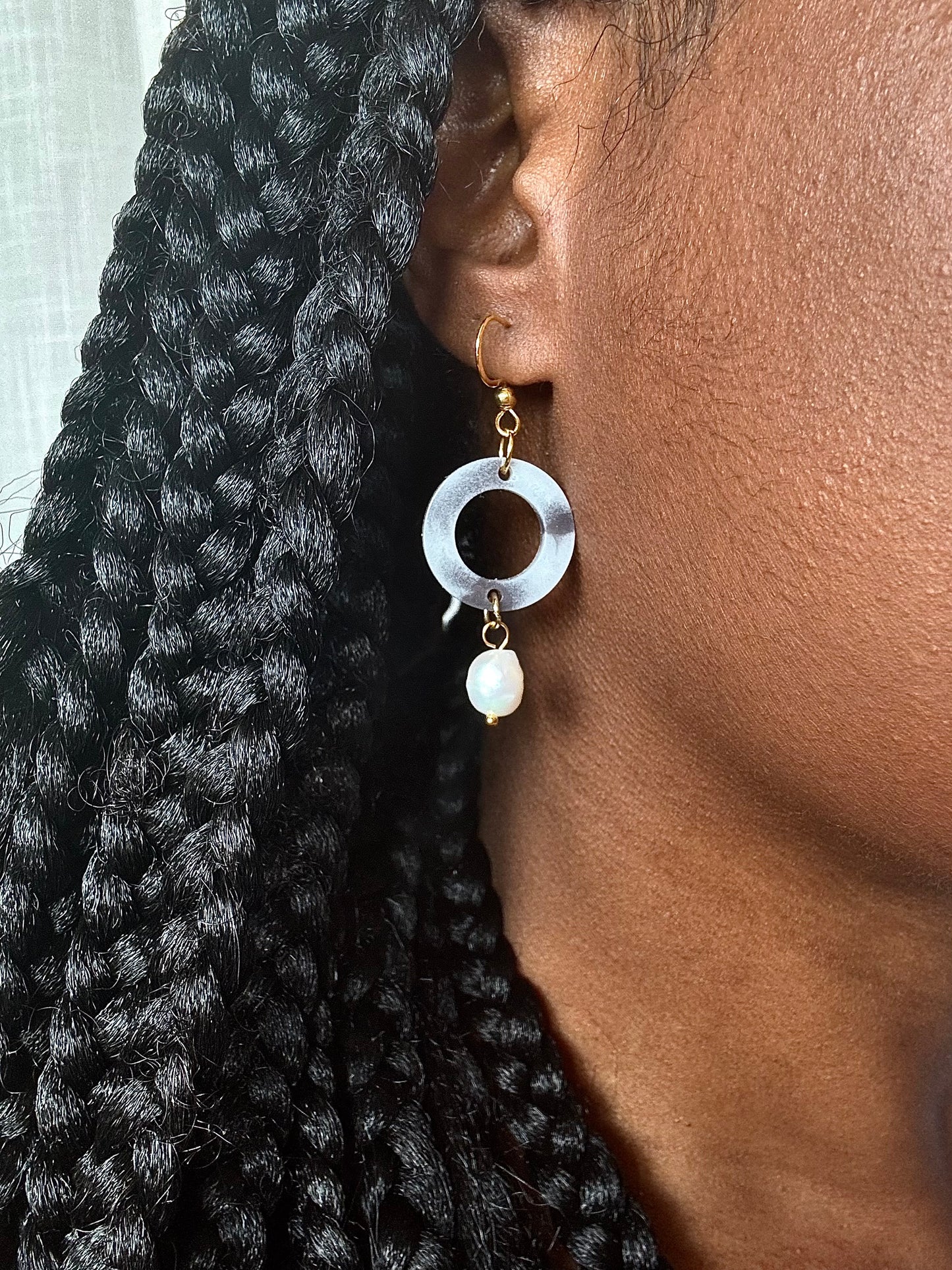 Fresh water pearl earring