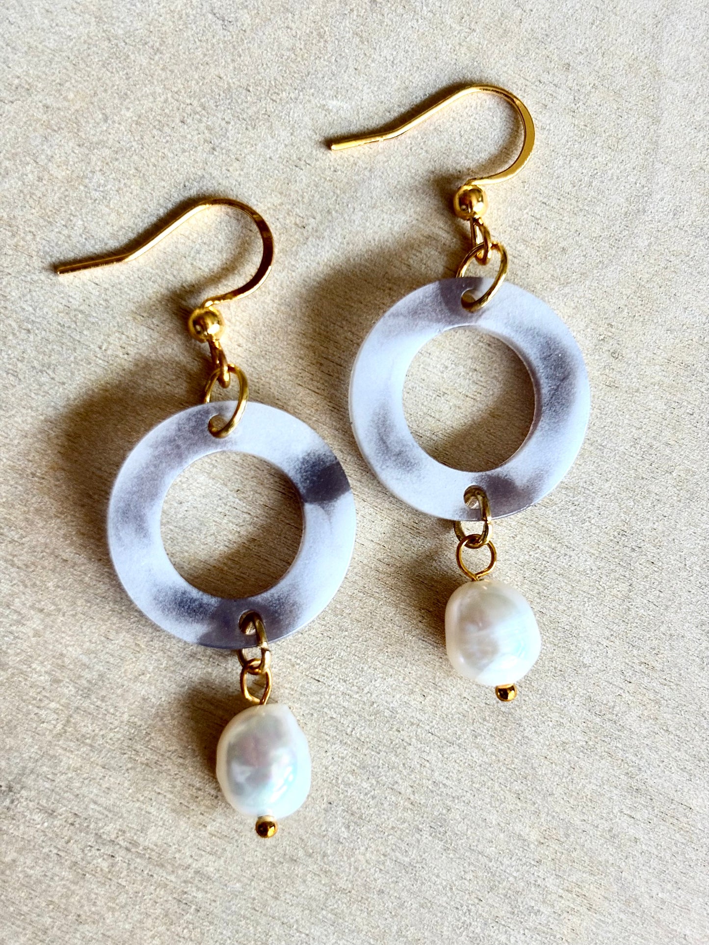 Fresh water pearl earring