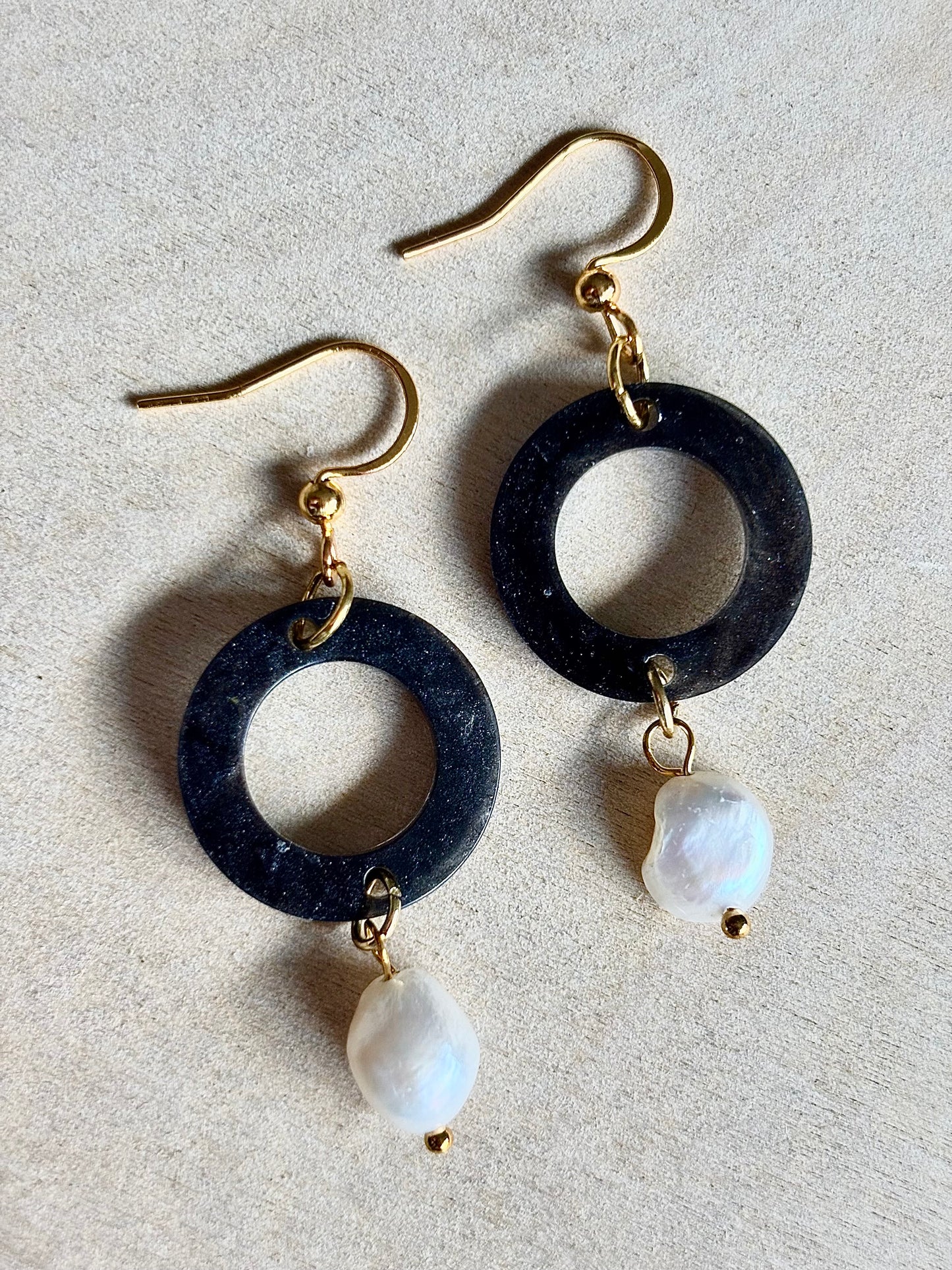 Fresh water pearl earring