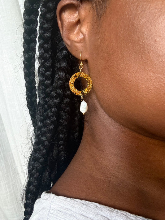 Fresh water pearl earring